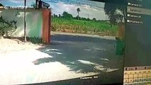 Thai motorcyclist drags street vendor along road after stealing his phone