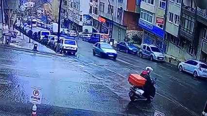 İBB'nin asfalt dökme aracı park halindeki 2 aracın üzerine devrildi