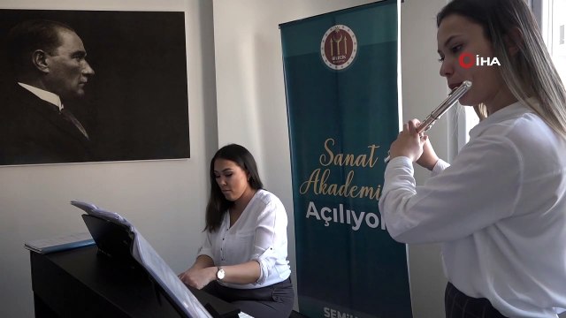 Klarnet sanatçısı Hüsnü Şenlendirici, Sanat Akademisi açılışına katıldı