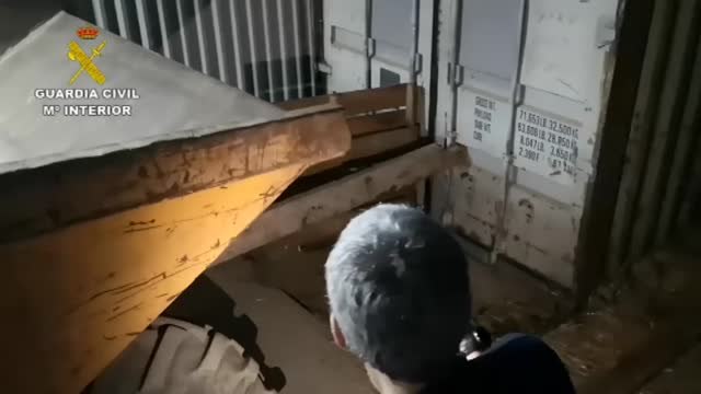 La Guardia Civil desmantela en Málaga la primera fábrica clandestina de tabaco underground de Europa
