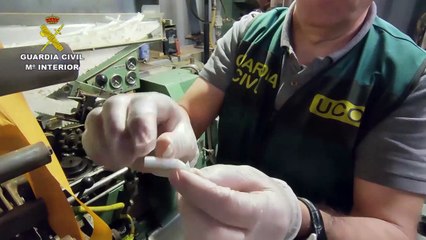 Desmantelan una fábrica de tabaco bajo tierra oculta en una cuadra