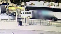 Yol verme kavgasında dehşet! Otobüsün altında kaldı