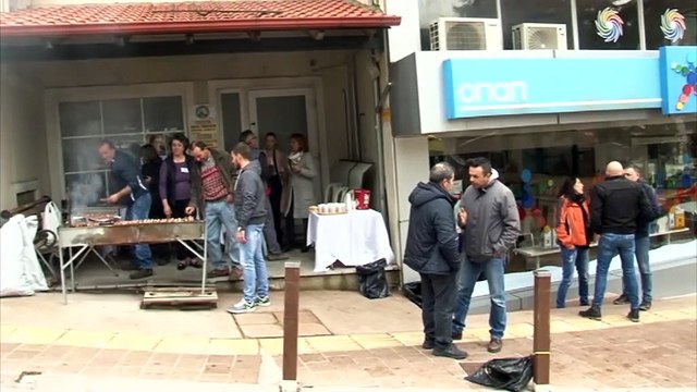 Τσικνοπέμπτη στο Καρπενήσι - Γλέντι, χορός και φαγοπότι... παρά τη βροχή και το κρύο