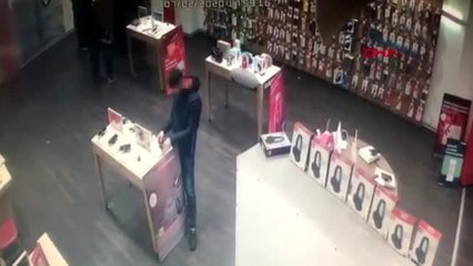 Sultanbeyli'de telefon çalan şüpheli kamerada