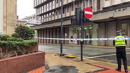 Suspicious package sparks chaos in Leeds city centre - as bomb squad called in
