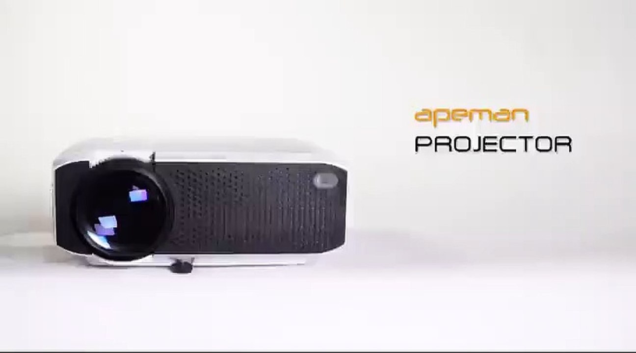 À vous les soirées ciné façon écran géant grâce à ce mini-projecteur qui s'emmène partout !