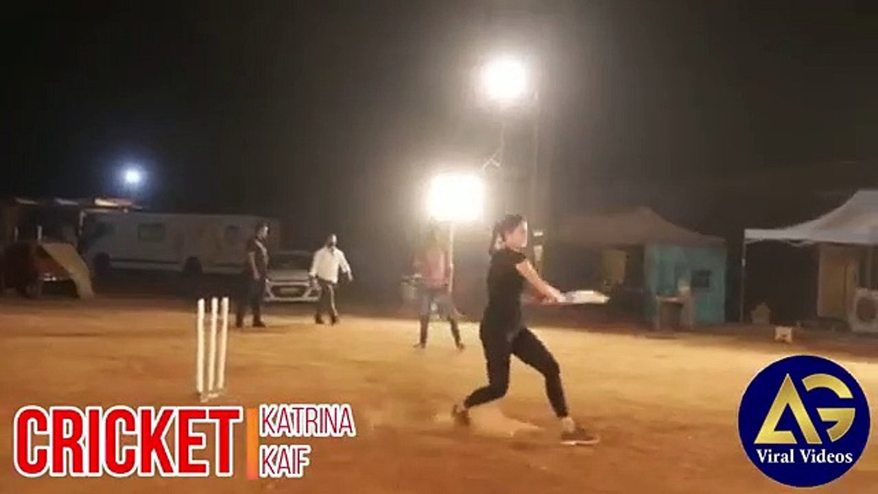 Bollywood_Actor_Katrina_Kaif_Playing_Cricket_on_"Bharat"_Sets_Video_Viral-Breaking_News_2019(360p)