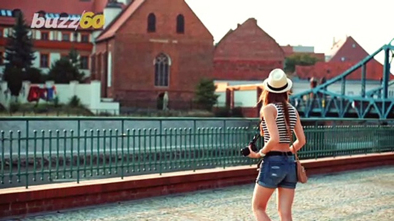 Never Do These Things While Traveling!