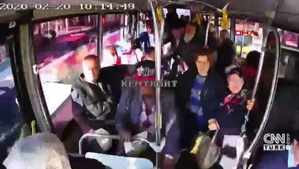 Aynı gün fenalaşan 2 yolcusunu hastaneye yetiştirdi