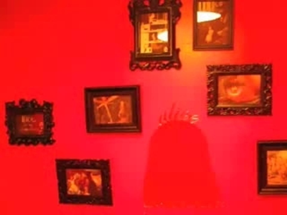 Le HUIS CLOS Bar