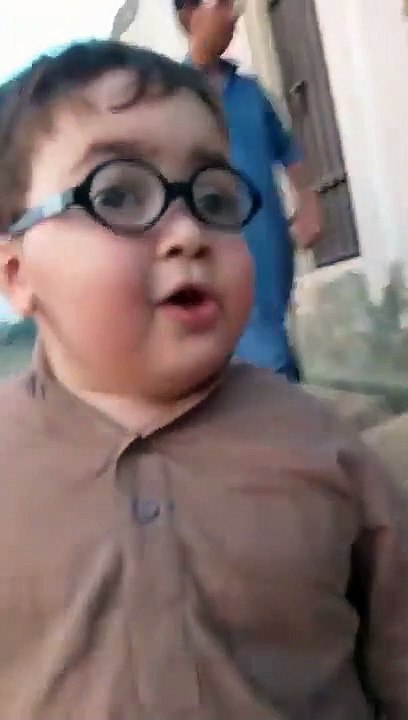 "Piche_dekho_piche".._cute_boy_from_pakistan.._Trending(720p)
