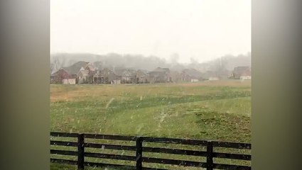 Light snowfall begins to fall in Tennessee
