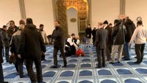 Londra'da bir saldırgan, camide namaz kılan müezzini bıçakladı