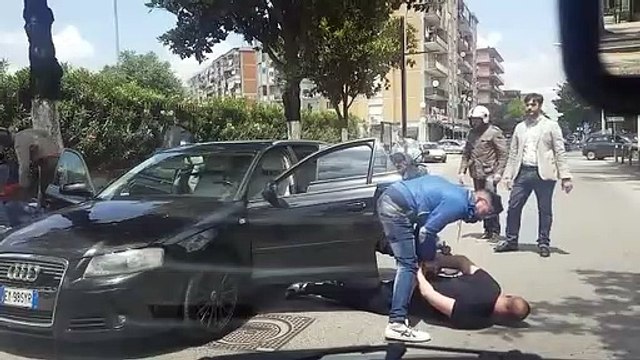 Arresto in diretta di 5 rapinatori eseguito dalla Polizia di Stato ad Acerra (NA)