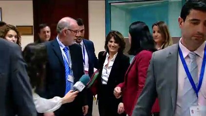 El equipo de Dolores Delgado hace un 'placaje' a la Prensa para evitar preguntas