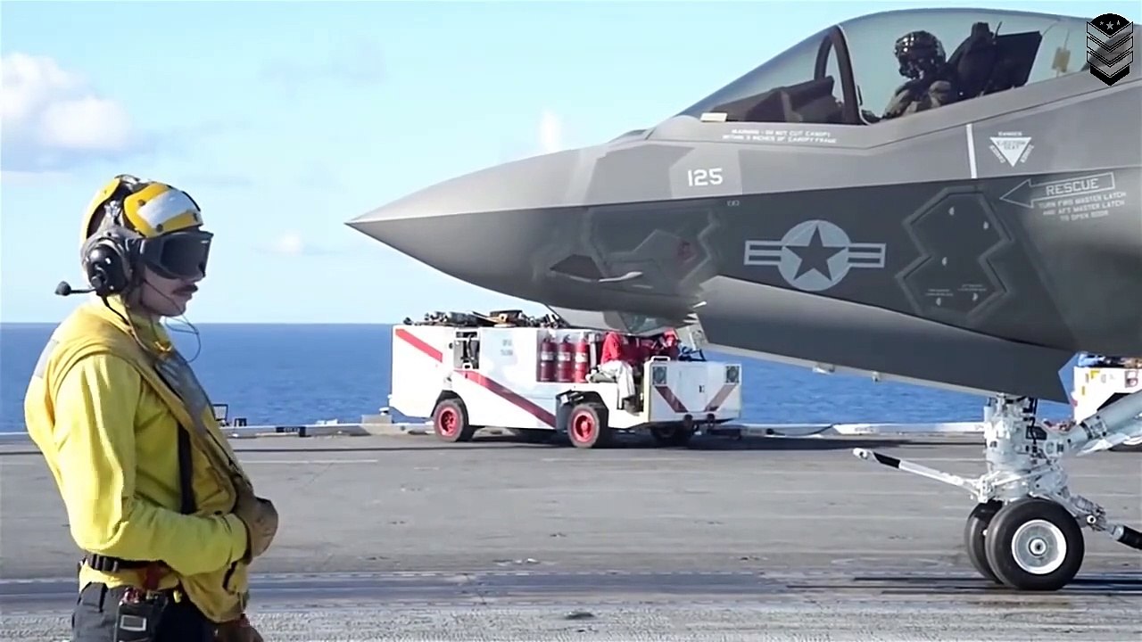 US Military_Weapons_Unbelievable Moment 20 Tonne F-35 and AV-8b Harrier Vertical Take off On Aircraf_HD