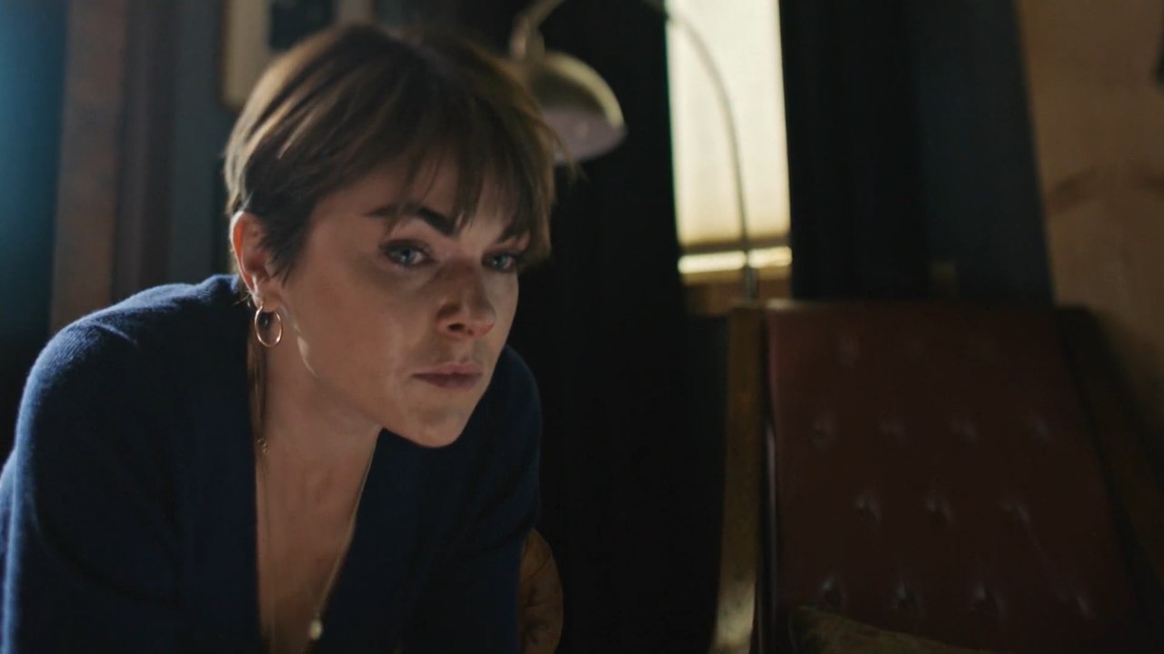 Serinda Swan trata la enfermedad mental en 'La forense'