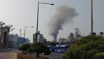서울 쌍문동 가구공장 불...3명 부상 / YTN