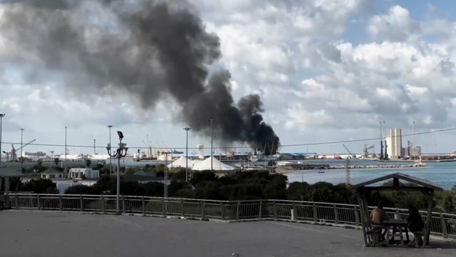 حفتر يقصف المنشآت النفطية بينما يواجه دعوى قضائية بفرجينيا الأميركية