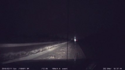 Il perd le contrôle de sa voiture sur l'autoroute et s'en sort par miracle