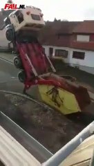 Ce conducteur a beaucoup trop chargé son camion