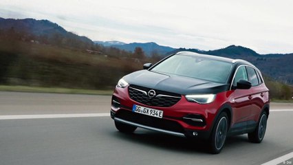 السيارة الهجين أوبل غراندلاند إكس