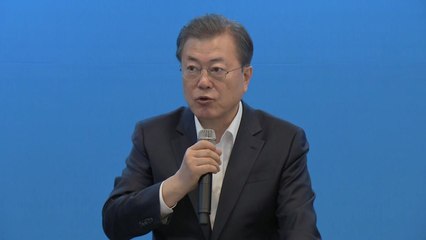 문 대통령 "코로나19 매우 엄중...방역·경제 모두 잡아야" / YTN