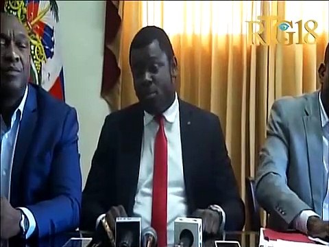 Ansyen senatè yo retounen nan palman yo rankontre laprès, jounen jedi 20 fevriye 2020 an.