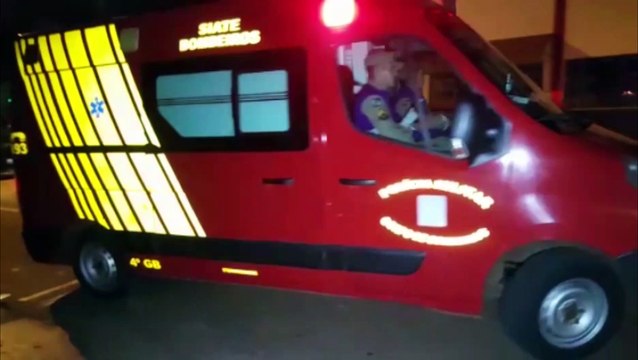 Mulher fica ferida em colisão envolvendo três carros na Rua São Paulo