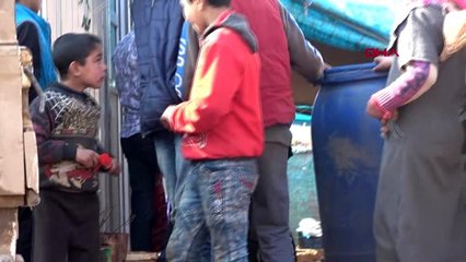 Hatay 'babam öldükten sonra kimse bana ceket almıyor' diyen suriyeli çocuğa mont yardımı