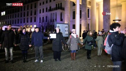 Berlin'de ırkçı saldırıya sessiz protesto