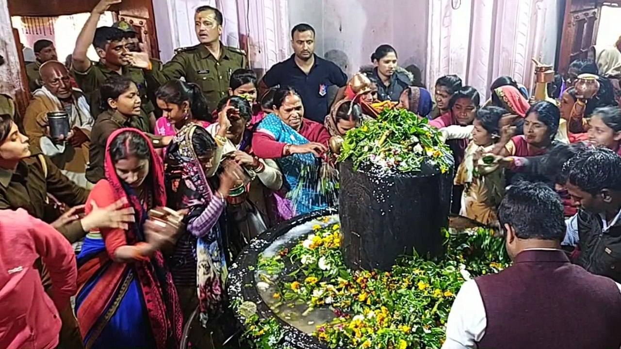 गोंडा: जमीन के अंदर 64 फीट गहराई तक बसी है भोले की प्रतिमा, दर्शन में उमड़े भक्त