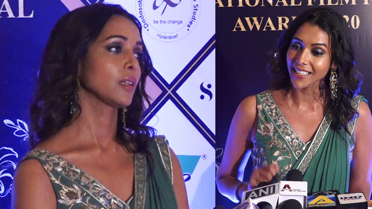 Padmaavat Fame Anupriya Goenka Looks Atrractive In Saree At Dadasaheb Phalke Awards | Boldsky