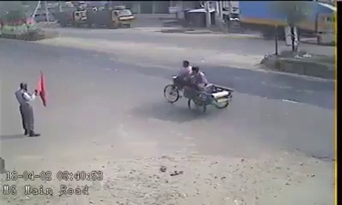 Very dangerous Accident in bangladesh video collected from facebook......//// OH MY GOD