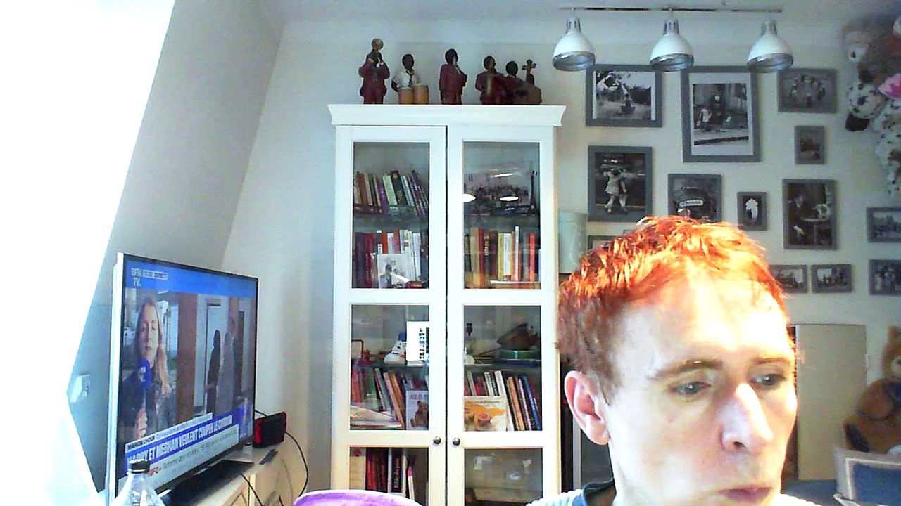 Wiwi égratigne "l'orpheline" de Xavier Caféine