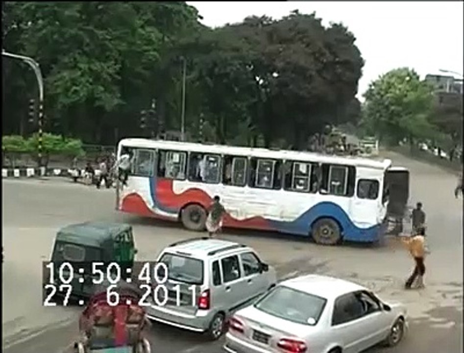 Live Bus Accident Farmget Dhaka Bangladesh,,,,,....../....////