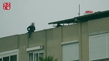 Tuvalet ihalesini alamayınca çatıya çıktı