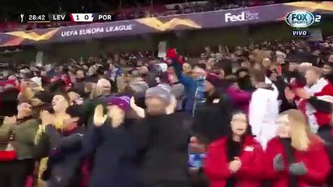 Europa League : les images du but accordé, puis refusé et enfin validé du Bayer Leverkusen