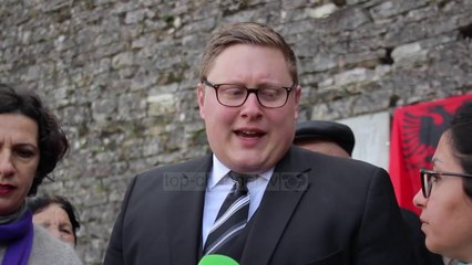 Përkujtohen viktimat e komunizmit/ Gjirokastër, ceremoni për të pushkatuarit në kala