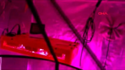 Büyükçekmece'de uyuşturucu imalathanesine dönüştürülen eve operasyon kamerada