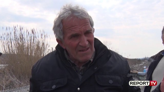 Report TV - Banorët bllokojnë punimet në rrugën Shkodër-Velipojë: Bashkia tha ikni merrni lekët