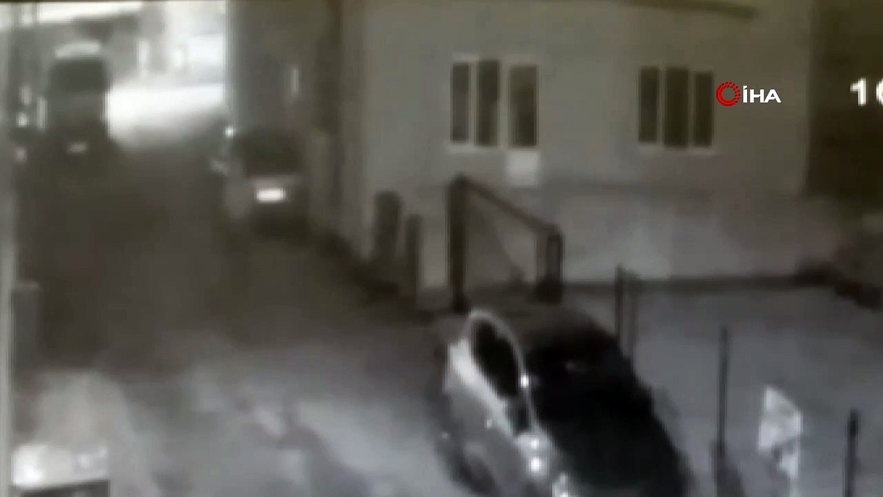 Saniyeler içerisinde otomobil ve plaka çalan hırsızlar yakalandı