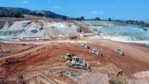 Cat D9T Working With Cat D9R And Komatsu D275AX Bulldozers