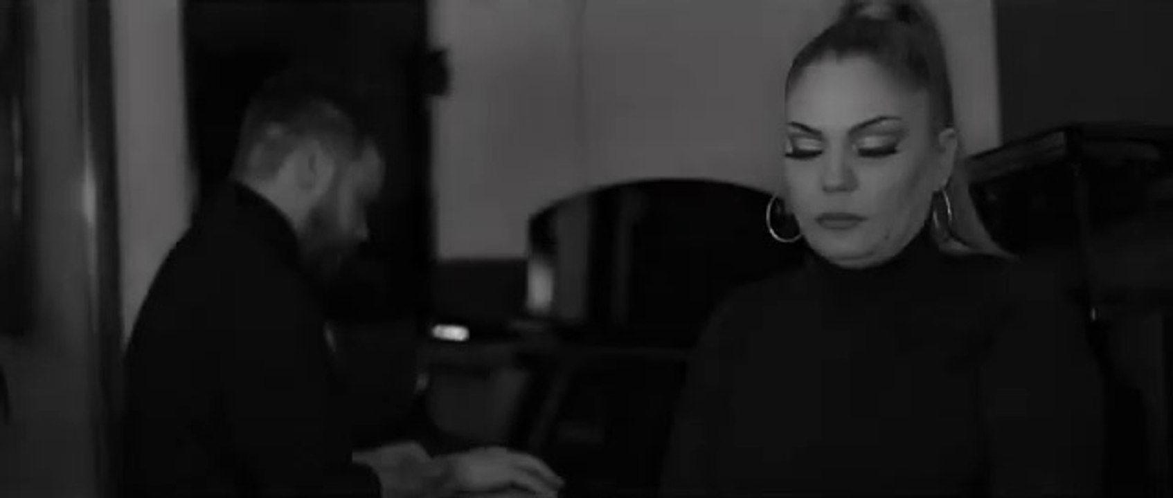 İzel feat. Sinan Akçıl - Kararsızım