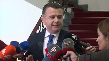 Ora News - Balla: Meta në krizë me veten, duhet të ndajë nëse do jetë lider opozite apo President