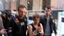 Karaköy'de başörtülü kızlara saldıran kadına 2 yıl 9 ay hapis cezası