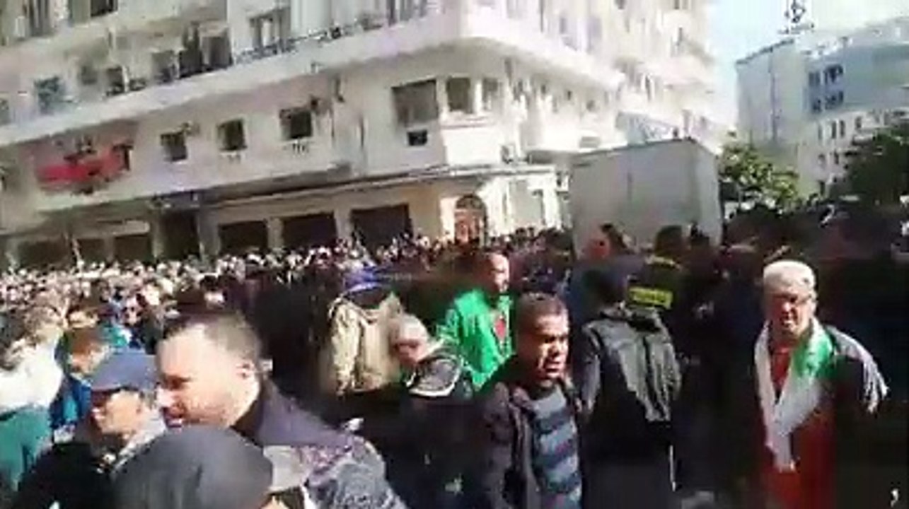 Début del la manifestation à la fin de la prière 53eme vendredi