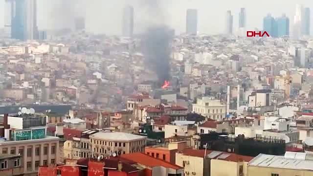 Şişli'de ahşap binada yangın 1