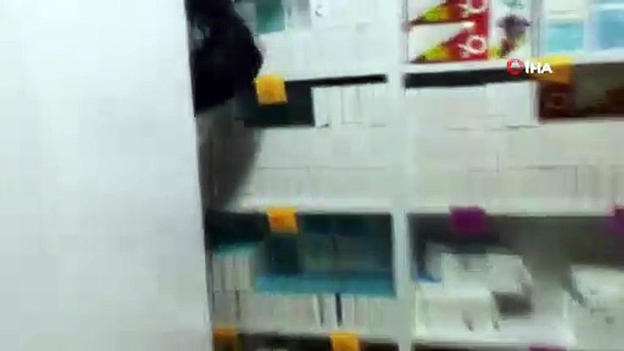 İş yerine gizlenmiş 4 bin 48 kaçak cep telefonu aksesuarı bulundu