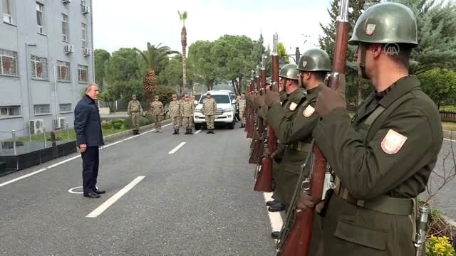 Akar ve Komutanlar sınırın sıfır noktasında
